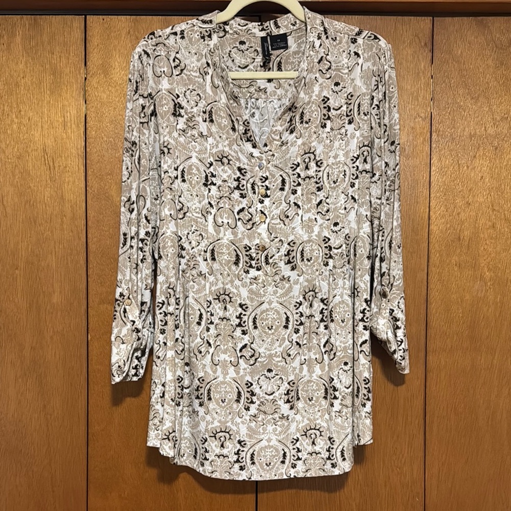 New Directions Cream and Black Tunic with Mandarin Collar